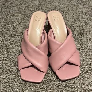 Like new! Comment with any questions!❤️